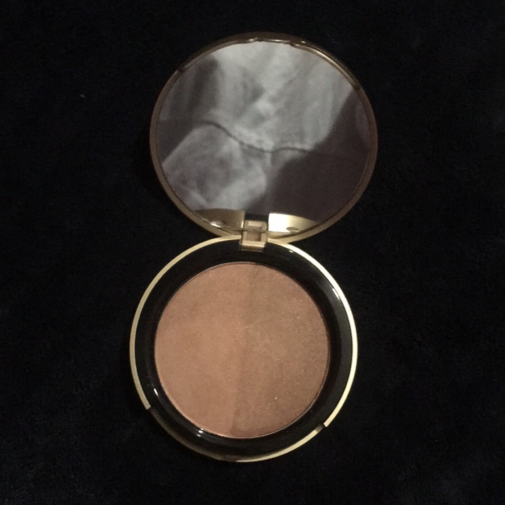 Too faced bronzer